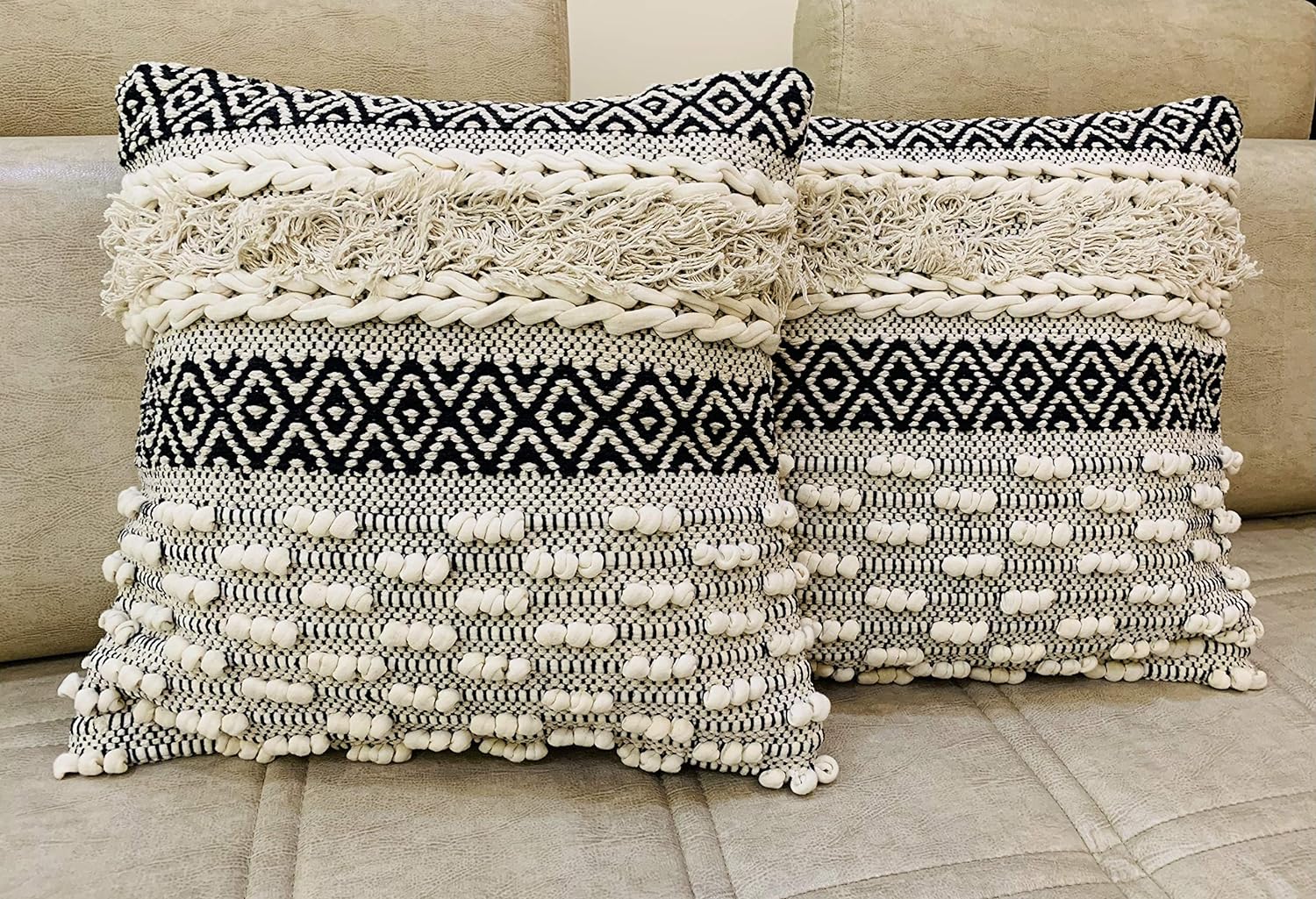 Un set di 2 federe, copricuscini in stile boho con blocchi di colore Un set di 2 federe, copricuscini in stile boho con blocchi di colore